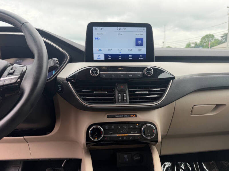 2022 Ford Escape SEL