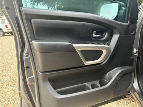 2023 Nissan Titan SV