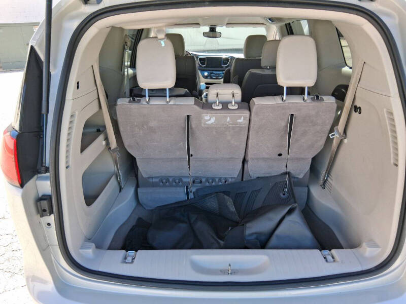2017 Chrysler Pacifica Touring-L
