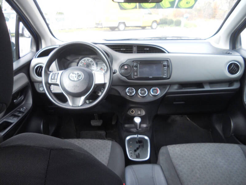 2015 Toyota Yaris 5-Door LE