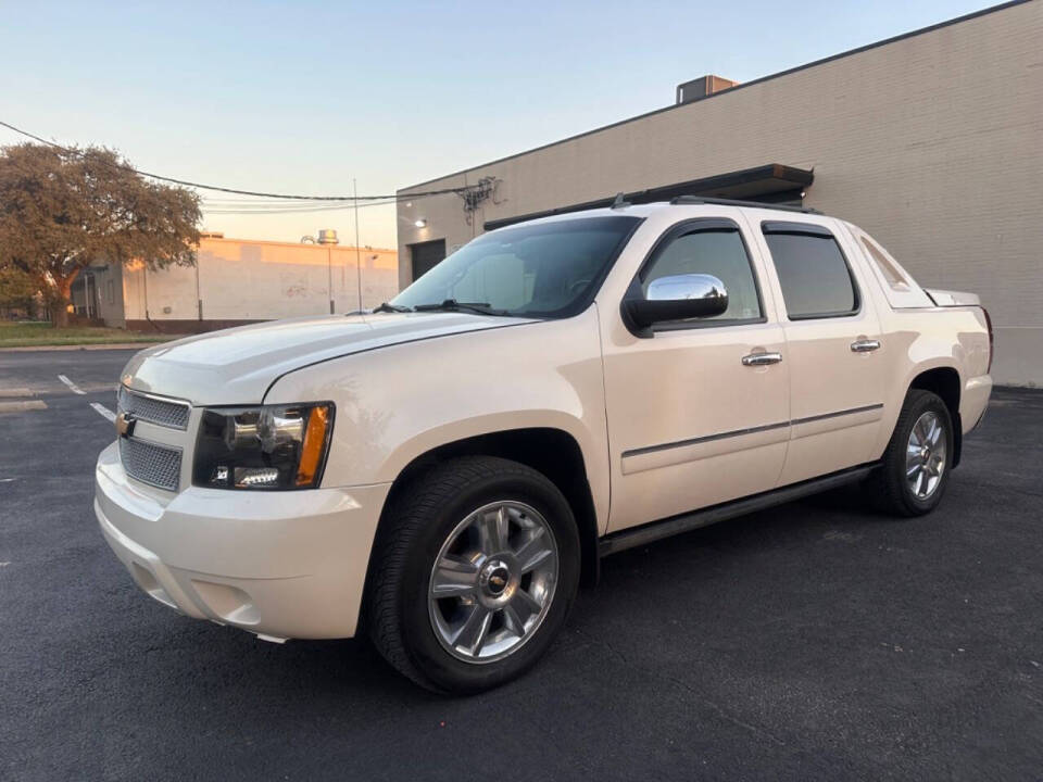 2010 Chevrolet Avalanche for sale at Sarenco Auto Inc in Dallas, TX