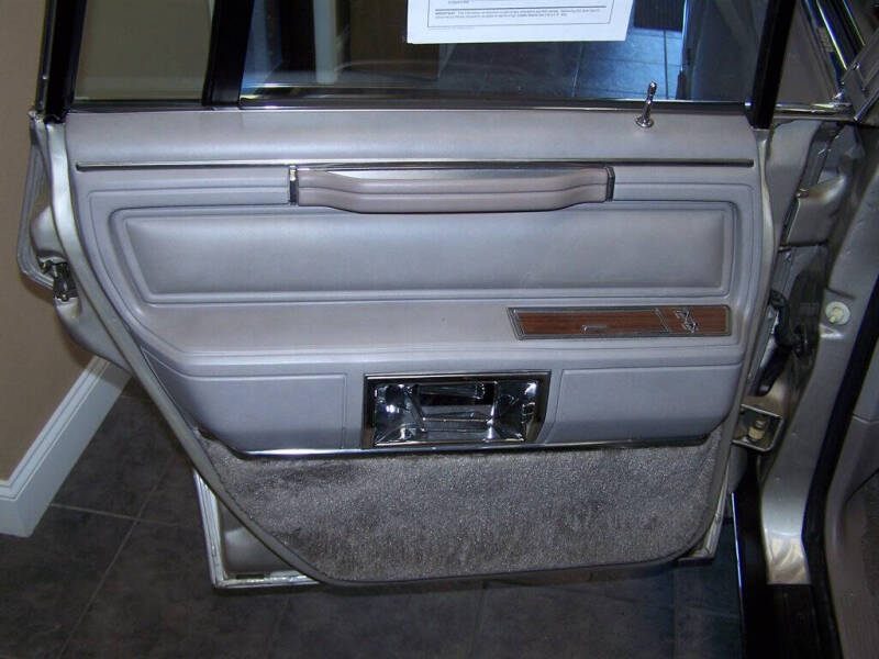 1988 Lincoln Town Car Signature