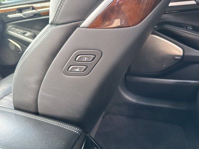 2018 Genesis G90