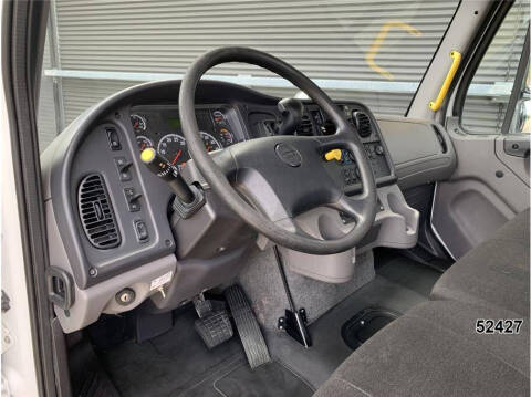 2021 Freightliner M2 106