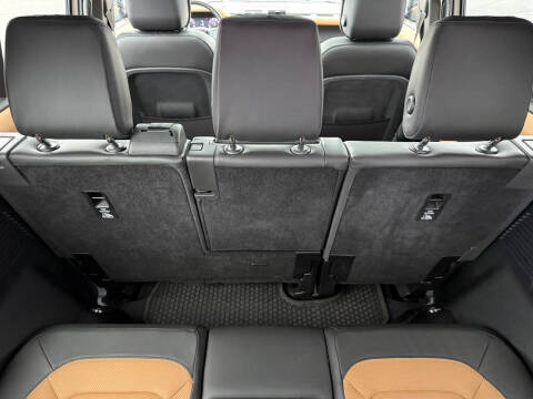 2024 Land Rover Defender 130 P400 X-Dynamic SE