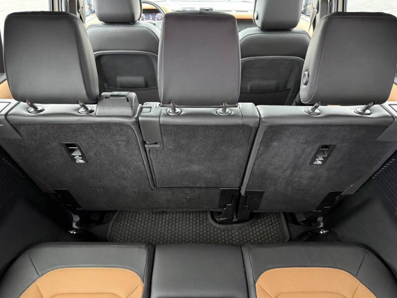 2024 Land Rover Defender 130 P400 X-Dynamic SE