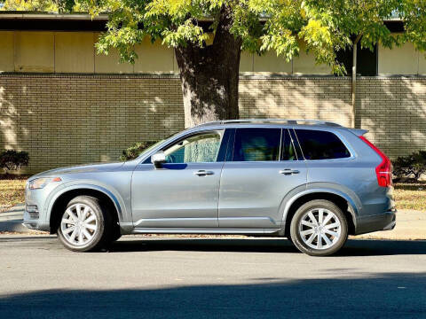 2016 Volvo XC90 T6 Momentum