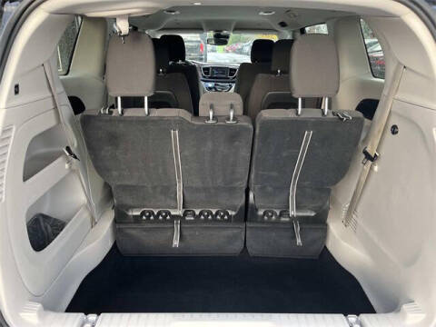 2024 Chrysler Voyager LX