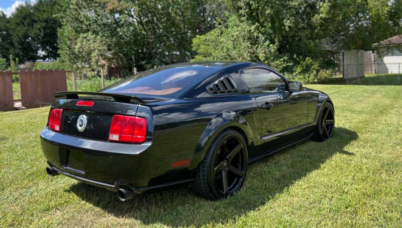 2005 Ford Mustang GT Deluxe