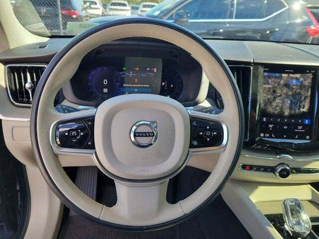 2023 Volvo XC60 B5 Ultimate Bright Theme