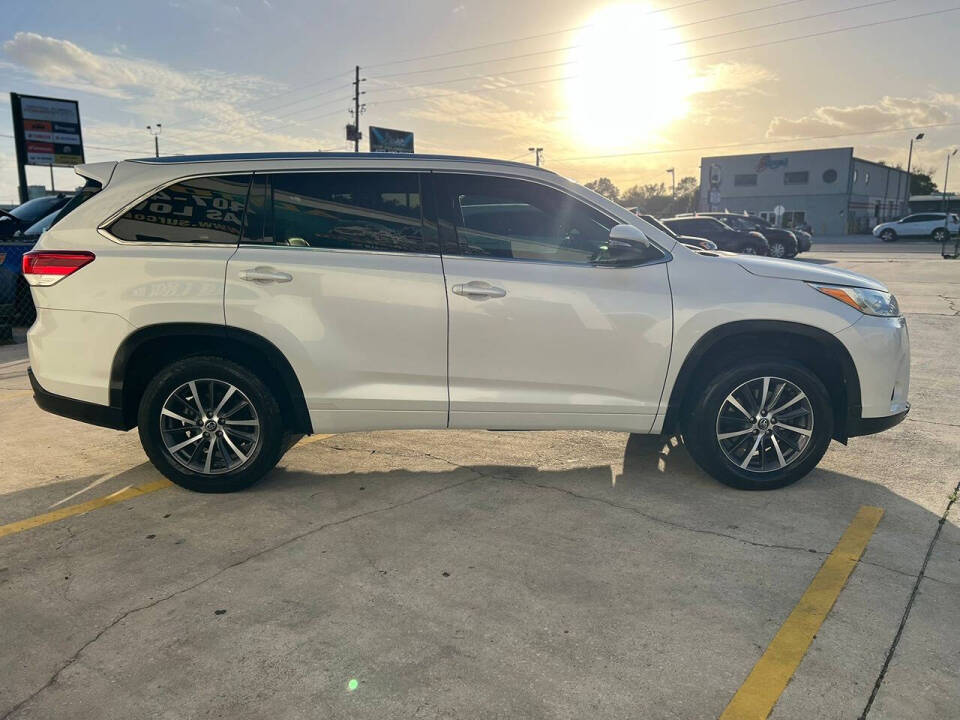 2017 Toyota Highlander for sale at SUR Colombiano LLC in Kissimmee, FL