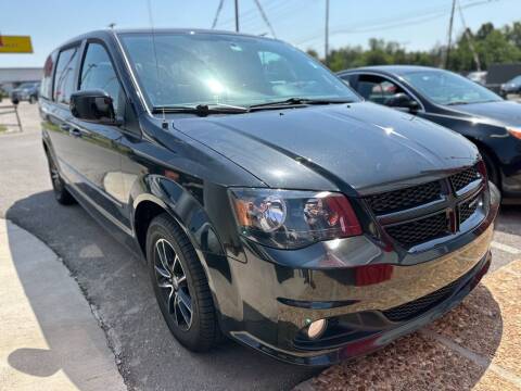 2015 Dodge Grand Caravan for sale at Auto Solutions in Warr Acres OK