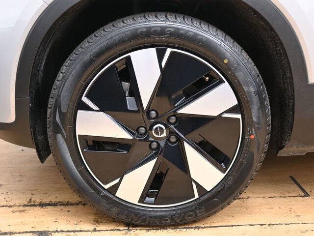 2025 Volvo EX40 Twin Core