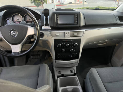 2009 Volkswagen Routan SE