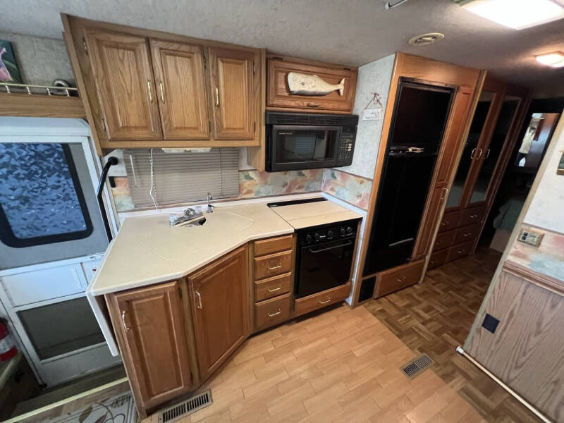 2000 Winnebago Adventurer