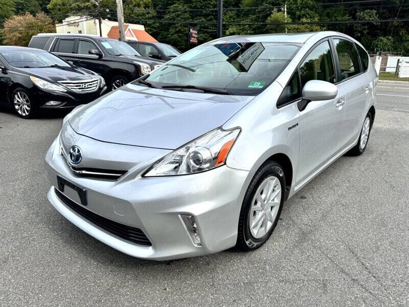 2014 Toyota Prius v Two