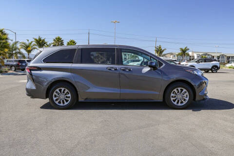 2025 Toyota Sienna LE 8-Passenger