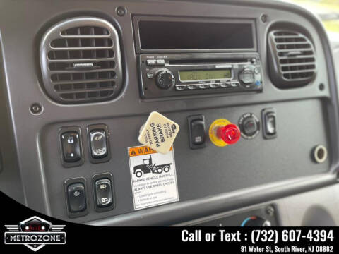 2011 Freightliner M2 106