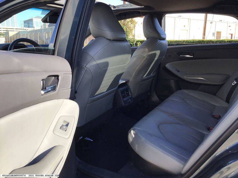 2021 Toyota Avalon Hybrid XLE