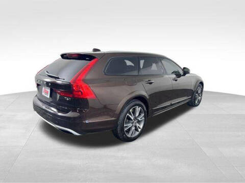 2017 Volvo V90 Cross Country T6