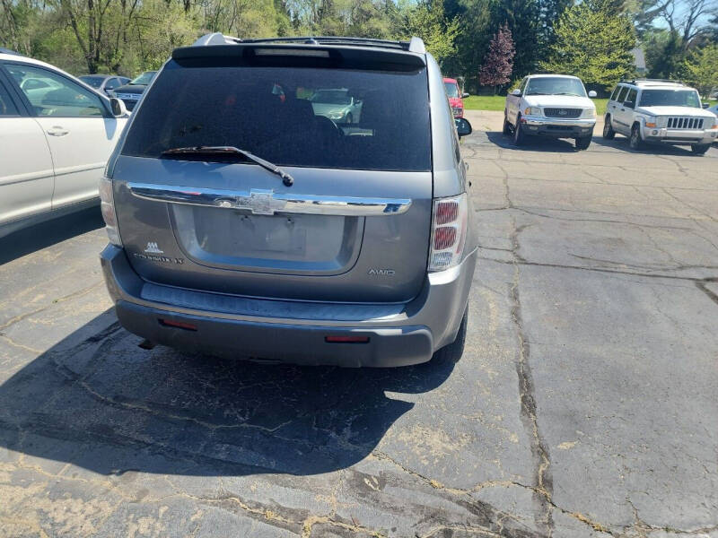 2005 Chevrolet Equinox LT photo 3