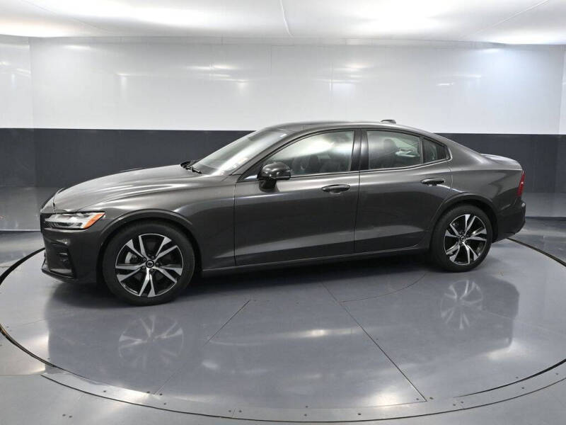 2024 Volvo S60 B5 Core Dark Theme