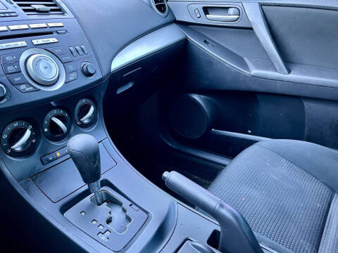 2013 Mazda MAZDA3 i SV