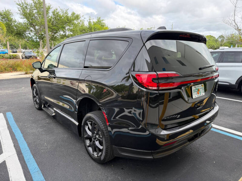 2021 Chrysler Pacifica Touring L