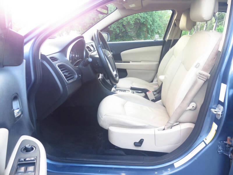 2011 Chrysler 200 Limited