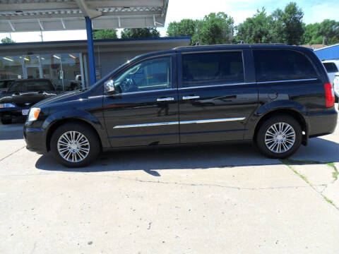 2014 Chrysler Town and Country for sale at C MOORE CARS in Grove OK