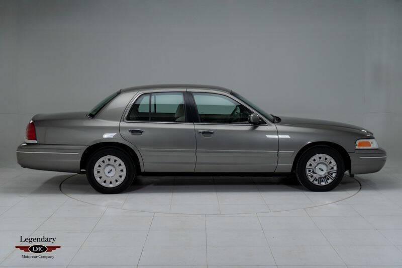 2003 Ford Crown Victoria