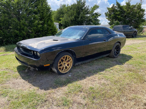 2010 Dodge Challenger for sale at CAVENDER MOTORS in Van Alstyne TX