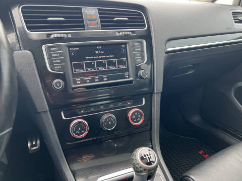 2017 Volkswagen Golf GTI SE