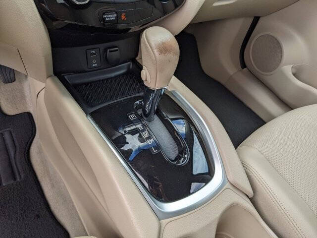 2015 Nissan Rogue 23