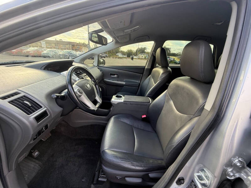 2013 Toyota Prius v Five