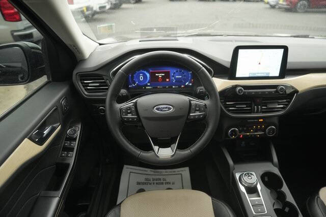 2022 Ford Escape Titanium