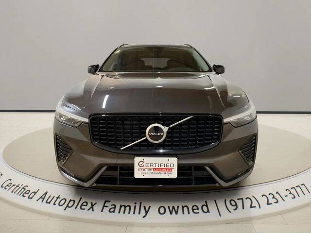 2025 Volvo XC60 B5 Core Dark Theme