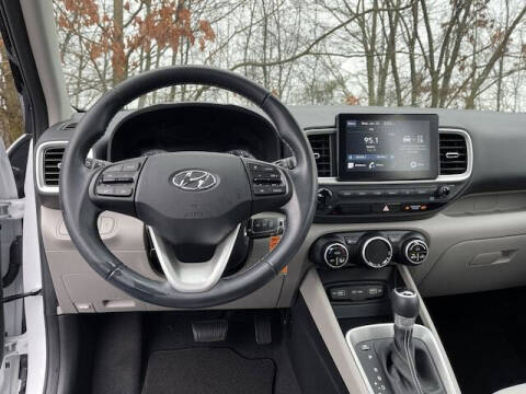 2022 Hyundai Venue SEL
