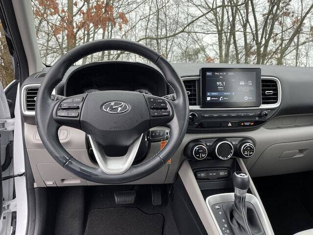 2022 Hyundai Venue SEL