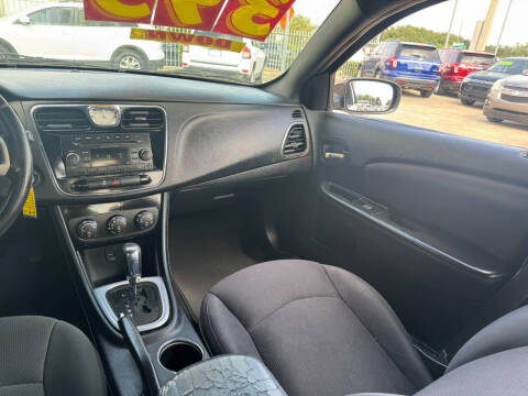 2013 Chrysler 200 Touring