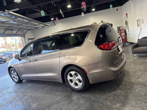 2018 Chrysler Pacifica Hybrid Touring Plus