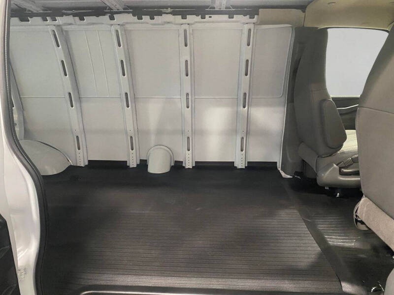 2025 Chevrolet Express 3500