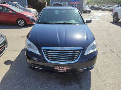 2013 Chrysler 200 for sale at TOWN & COUNTRY MOTORS in Des Moines IA
