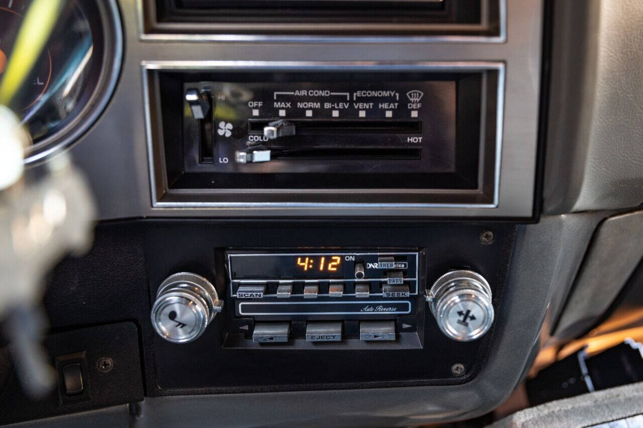 1988 Chevrolet Suburban 63