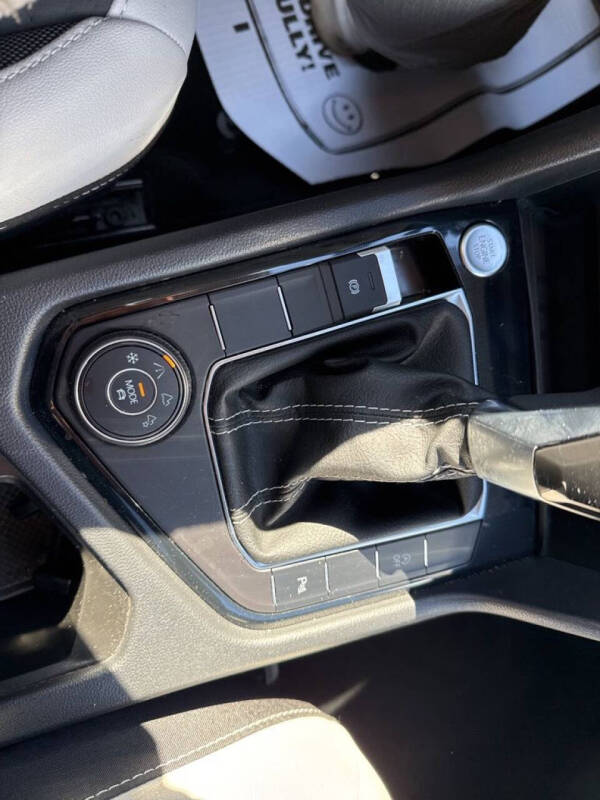 2025 Volkswagen Taos SE 4Motion