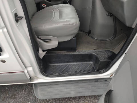 2005 Ford E-Series E-150 Chateau