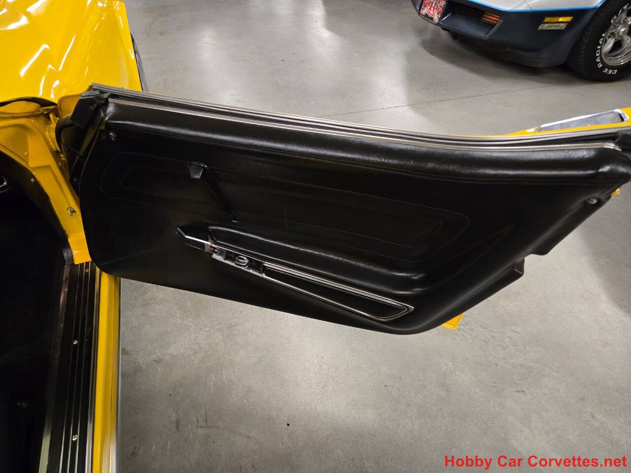 1975 Chevrolet Corvette 16