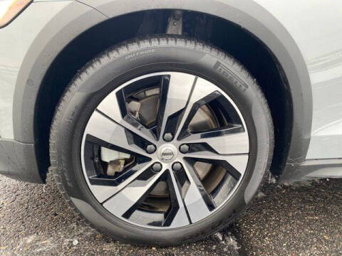 2025 Volvo V60 Cross Country B5 Plus