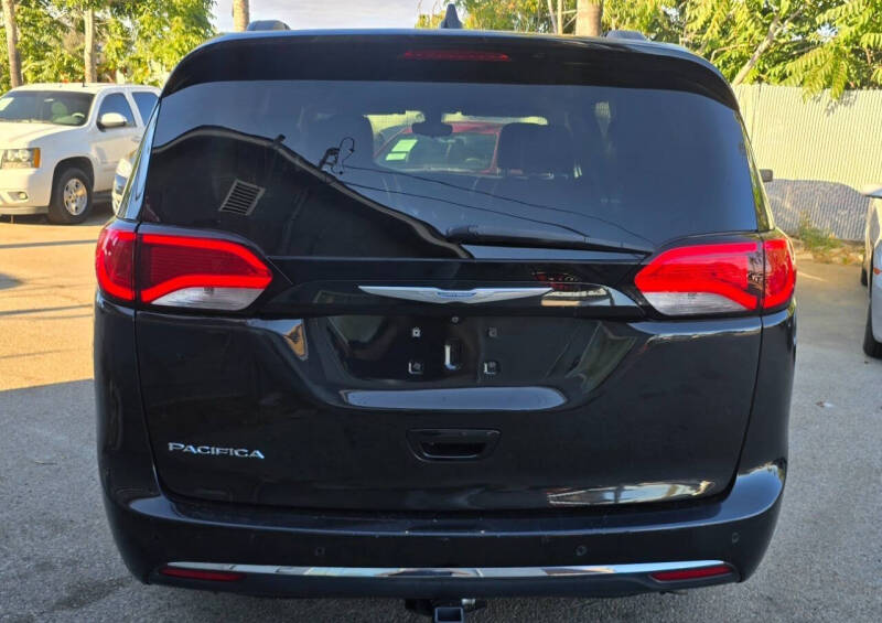2017 Chrysler Pacifica Touring Plus