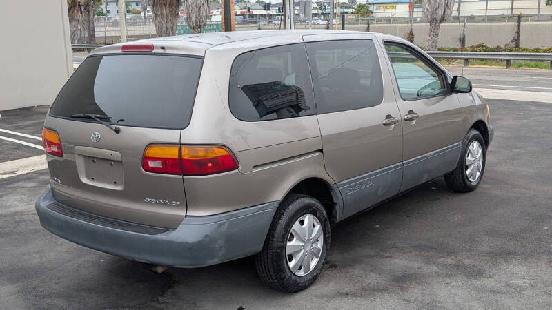 1999 Toyota Sienna CE